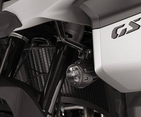The additional headlight of the F 900 GS Adventure from BMW Motorrad