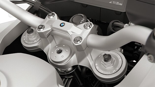 The adjustable fork of the F 900 GS Adventure from BMW Motorrad