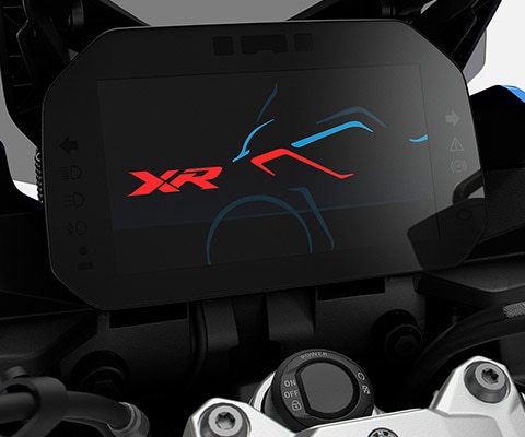We see the TFT colour display of the BMW F 900 XR.