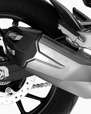 The short exhaust underlines the dynamism of the F 900 R.