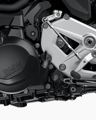 We see the engine of the F 900 R. It is the heart of the F 900 R and a guarantee of your riding enjoyment.