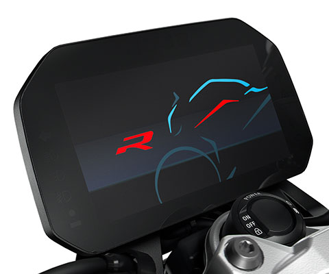 We see the large 6.5“ TFT display of the F 900 R.