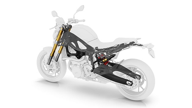 We see the chassis of the F 900 R.