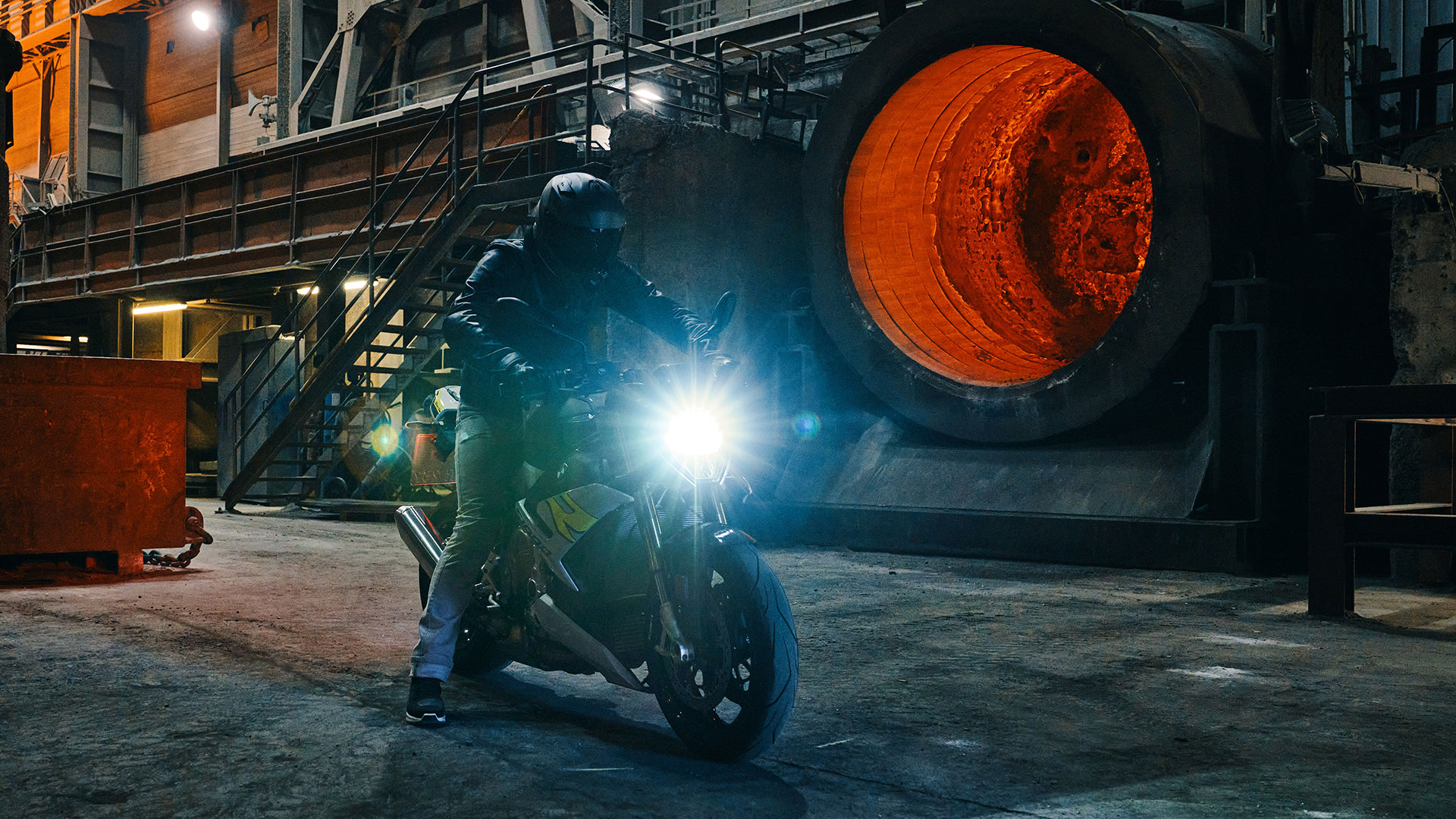 We see the S 1000 R in front of a red-hot steel boiler.