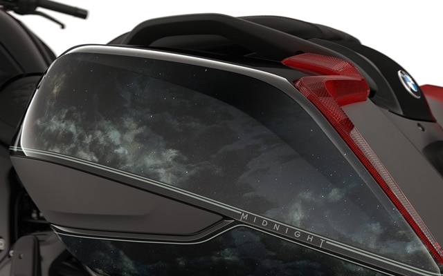 Focus on side bags with Option 719 paintwork.