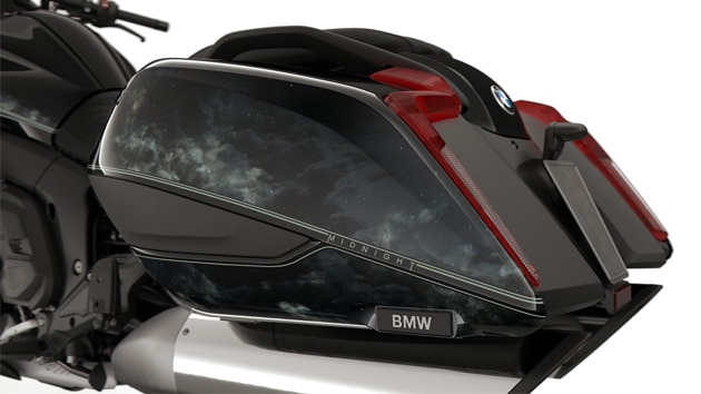 Focus on side bags with Option 719 paintwork.