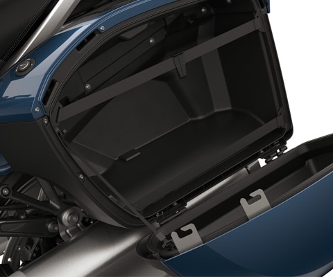Focus on the open side bags of the K 1600 GTL.