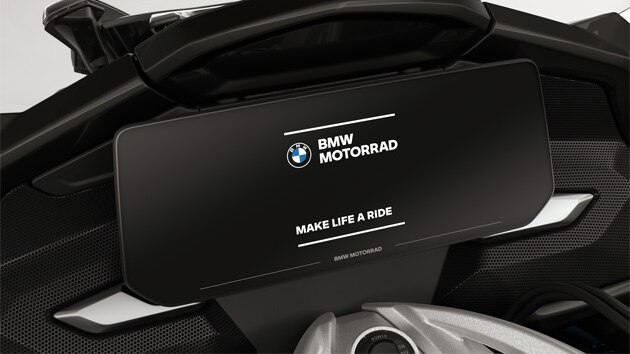 Focus on the TFT display of the K 1600 GTL.